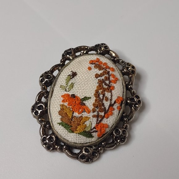 Vintage Metal Oval And Floral Embroidery Orange Flower Brooch - Picture 2 of 12